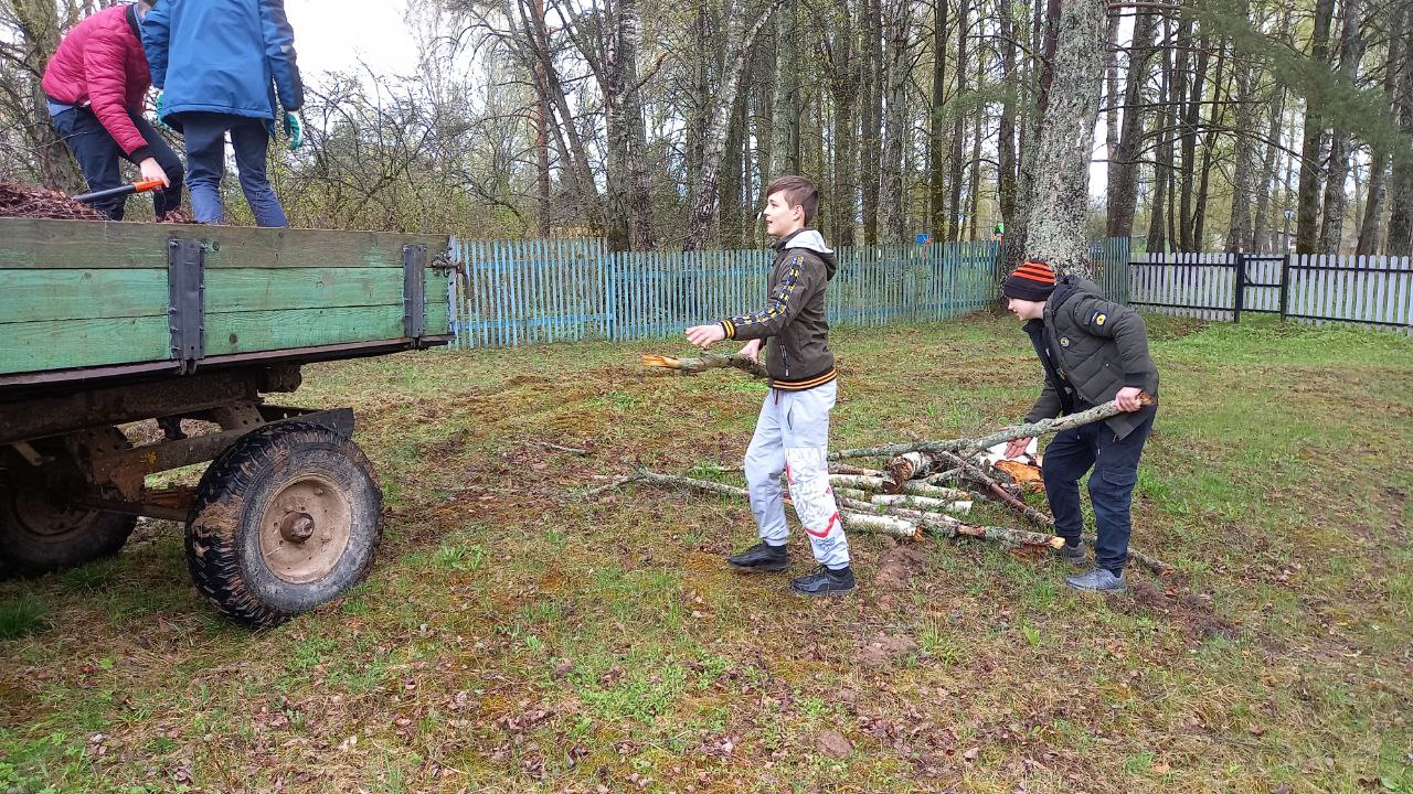 Акция &amp;quot;Чистый школьный двор&amp;quot;.